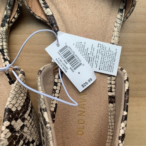 ๐
Old Navy Flat Faux Snakeskin Shoes 8 NWT ๐
- Picture 4 of 5